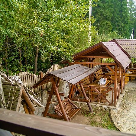 Pid Lisom Hotell Skhidnytsia Exteriör bild