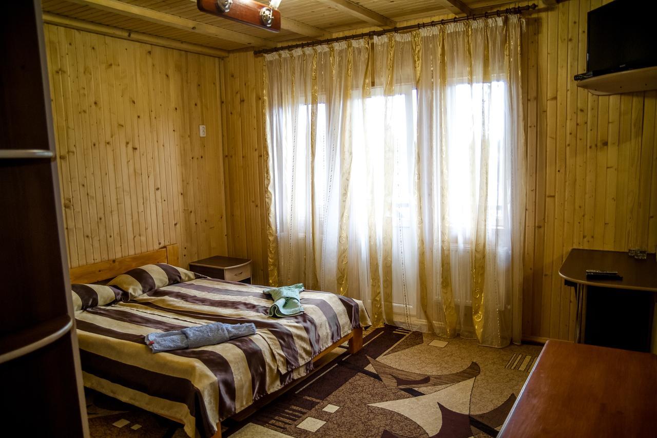 Pid Lisom Hotell Skhidnytsia Exteriör bild