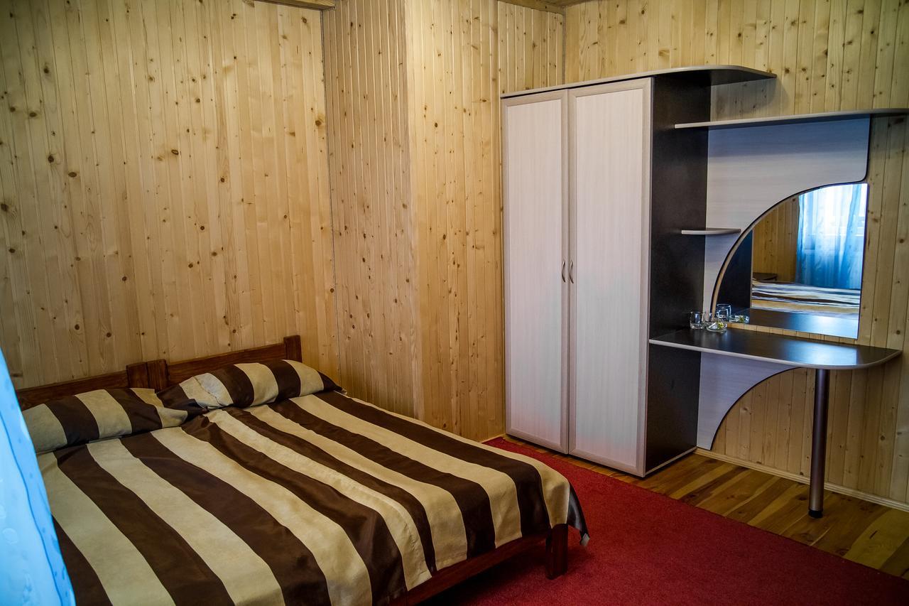 Pid Lisom Hotell Skhidnytsia Exteriör bild