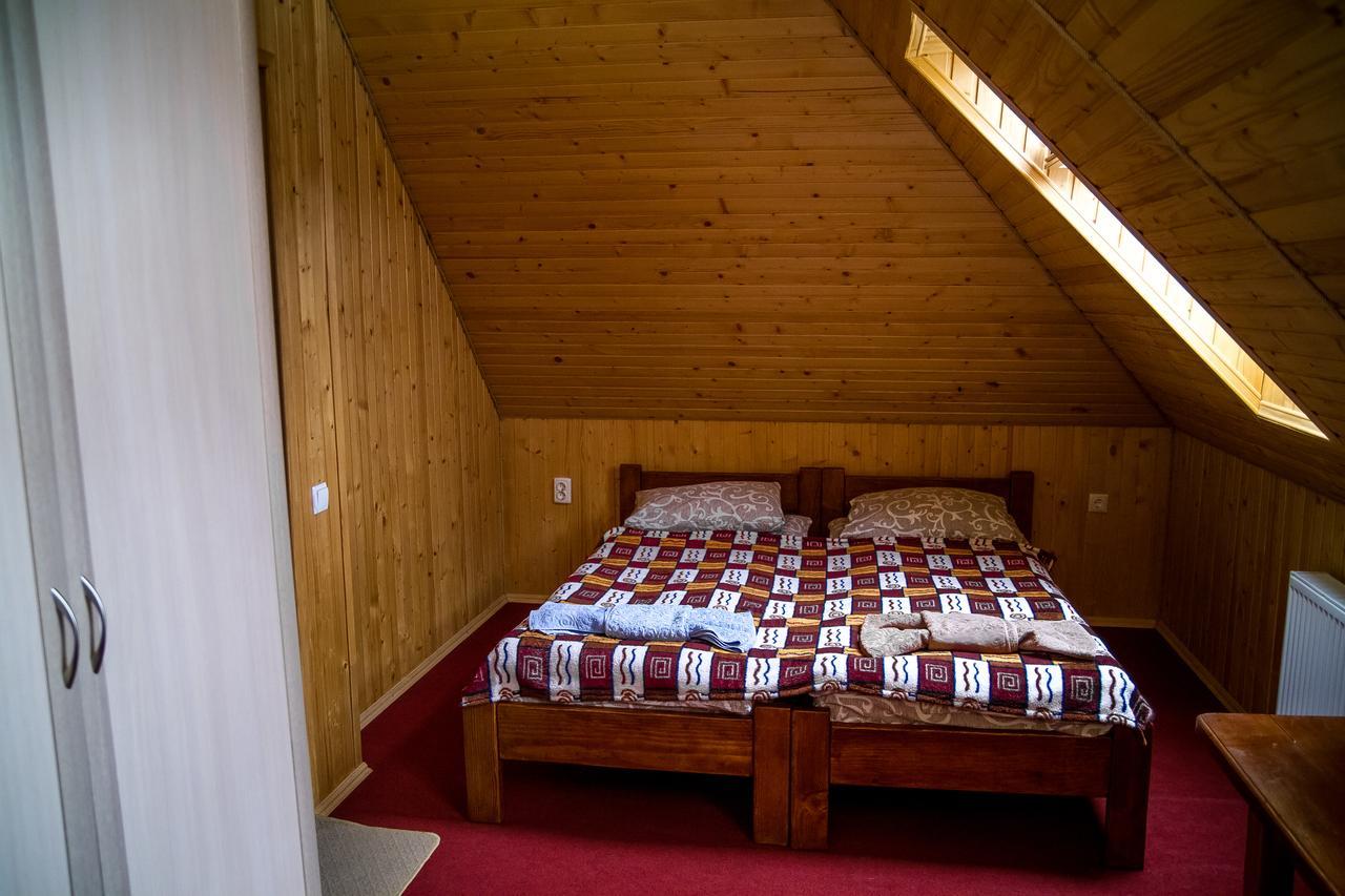 Pid Lisom Hotell Skhidnytsia Exteriör bild