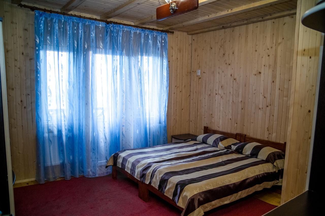 Pid Lisom Hotell Skhidnytsia Exteriör bild