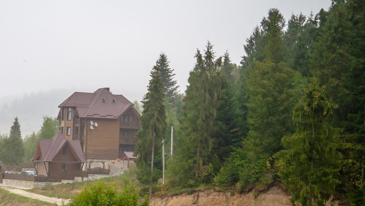 Pid Lisom Hotell Skhidnytsia Exteriör bild